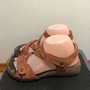 Taos Universe Women’s Camel Leather Z Strap Sandals Size 23.5/7US